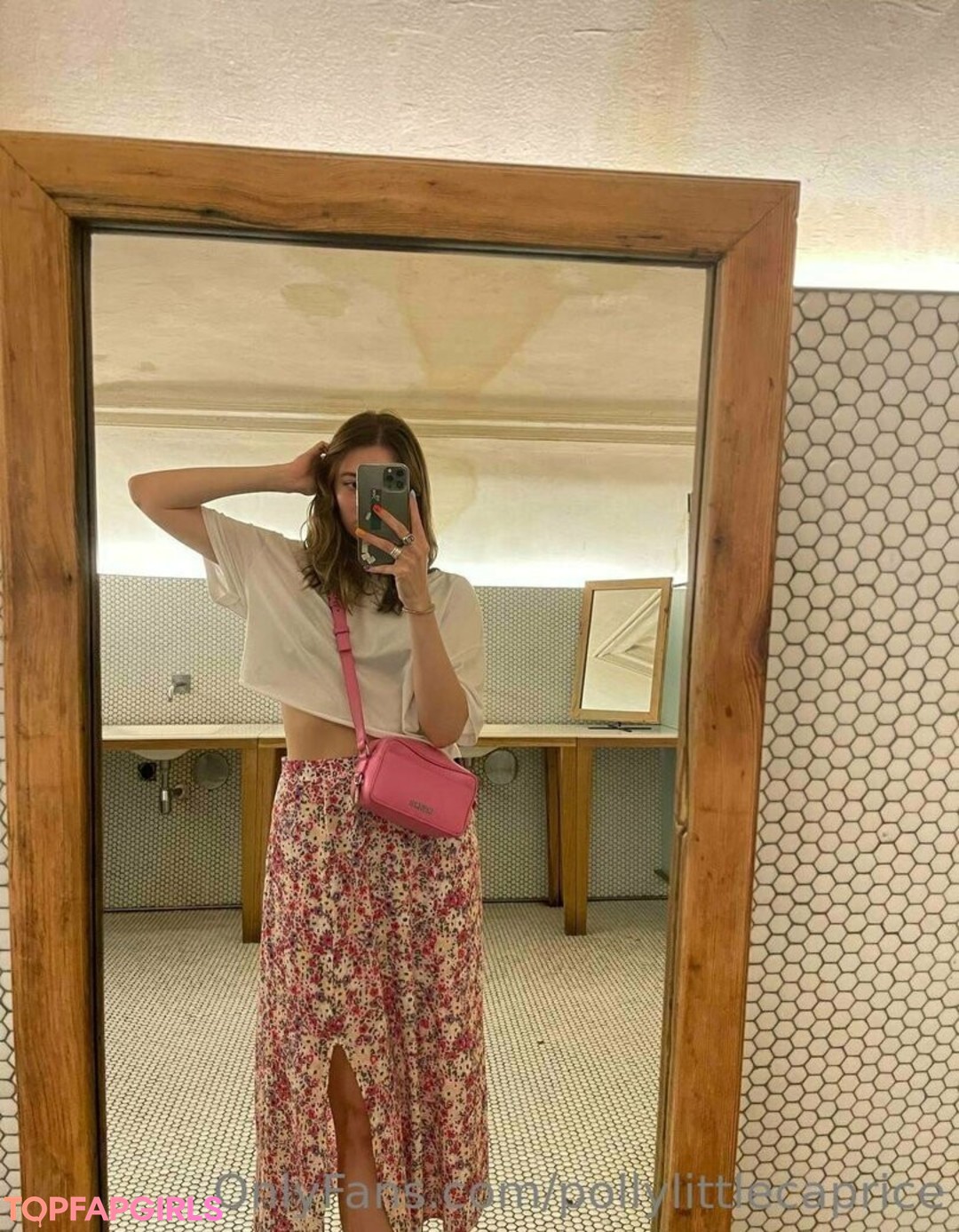 Foto desnuda filtrada de OnlyFans de Pollylittlecaprice #52 Foto desnuda filtrada de OnlyFans de Pollylittlecaprice #52