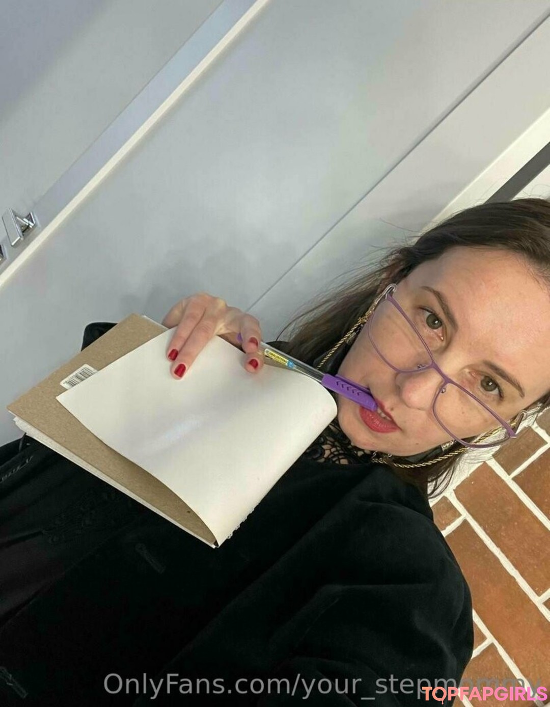 Foto desnuda filtrada de OnlyFans de Yourstepmommy #135 Foto desnuda filtrada de OnlyFans de Yourstepmommy #135