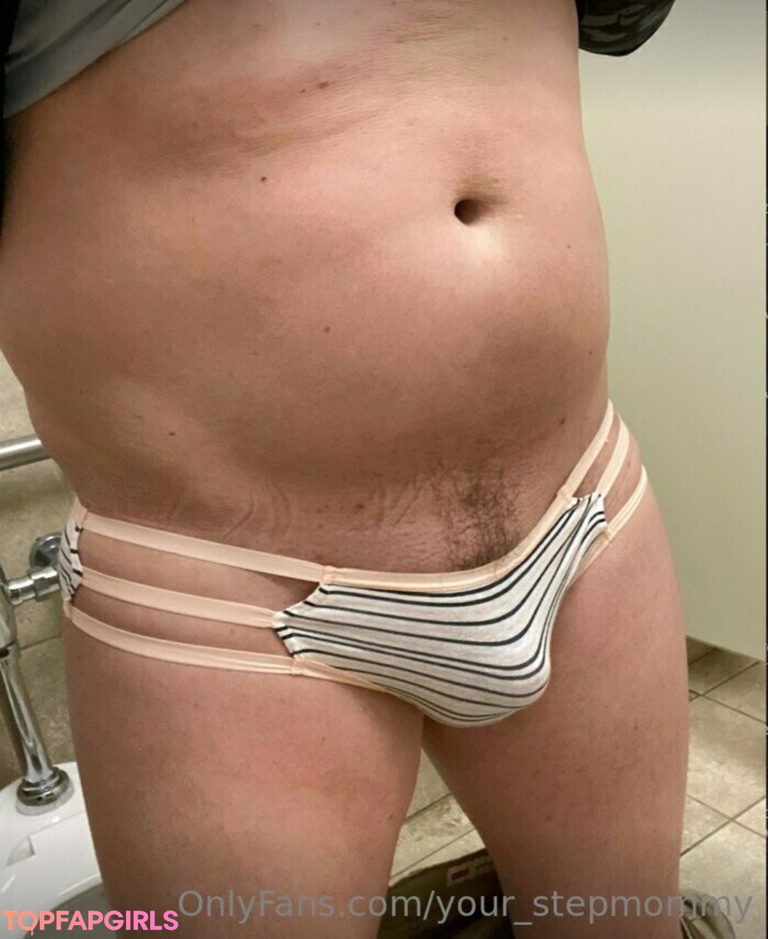 Foto desnuda filtrada de OnlyFans de Yourstepmommy #30 Foto desnuda filtrada de OnlyFans de Yourstepmommy #30