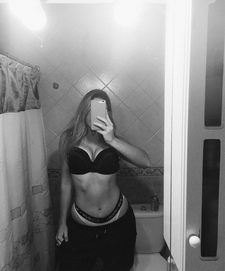 Foto desnuda filtrada de OnlyFans de Yami Sanchez