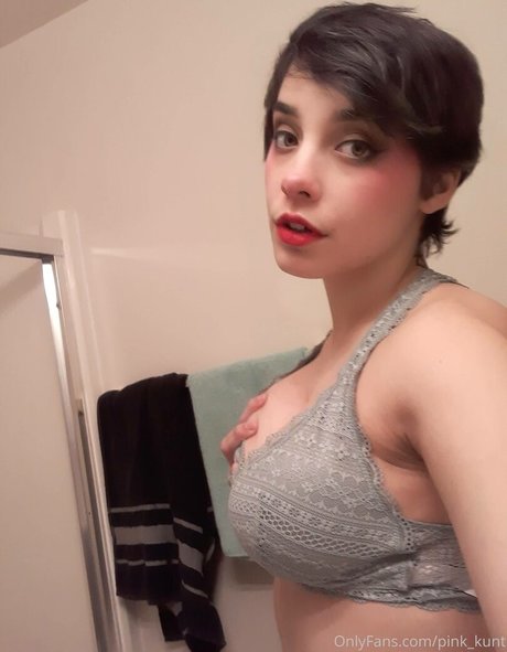 Foto desnuda filtrada de OnlyFans de Pinkkunt
