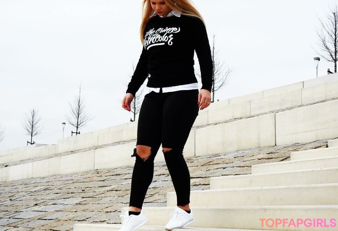 Foto desnuda filtrada de OnlyFans de Joyce Straten #95 Foto desnuda filtrada de OnlyFans de Joyce Straten #95