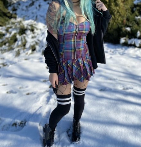 Hollyhellfree