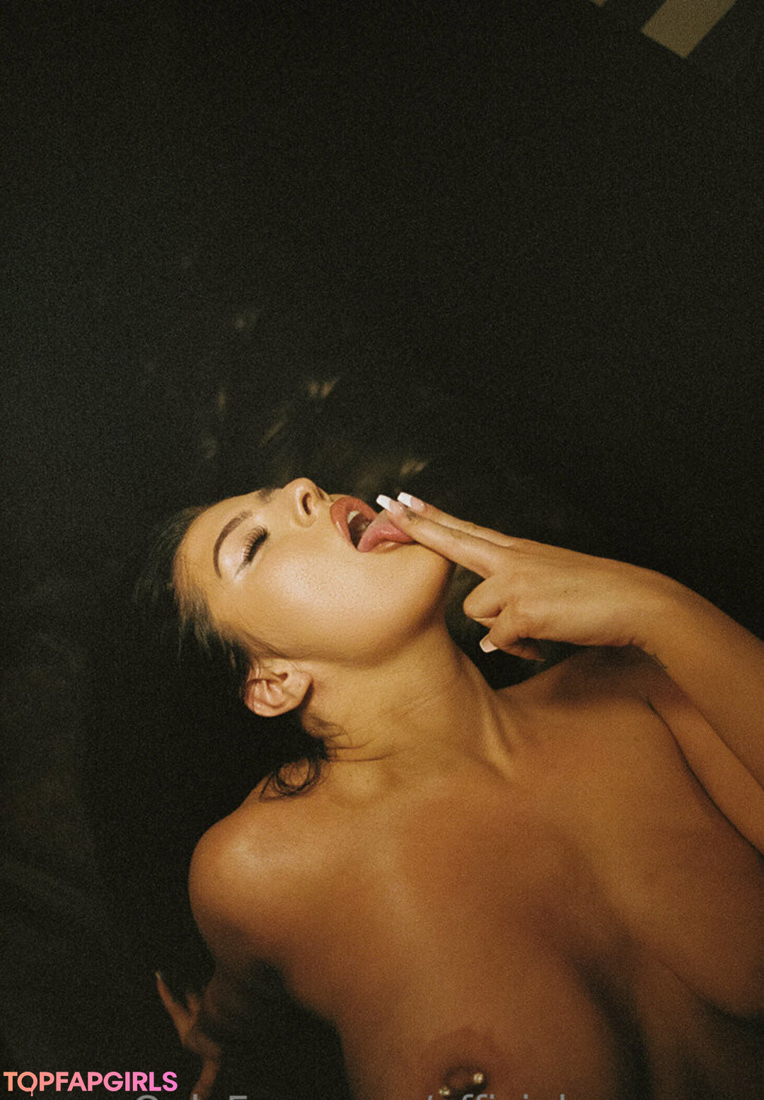 Foto desnuda filtrada de OnlyFans de Officialzoerenea #439 Foto desnuda filtrada de OnlyFans de Officialzoerenea #439