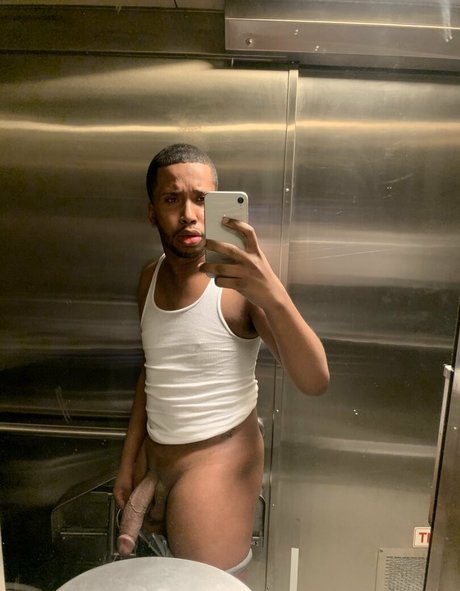Foto desnuda filtrada de OnlyFans de Tylerbandsome