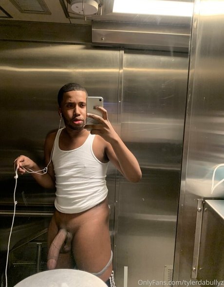 Foto desnuda filtrada de OnlyFans de Tylerbandsome