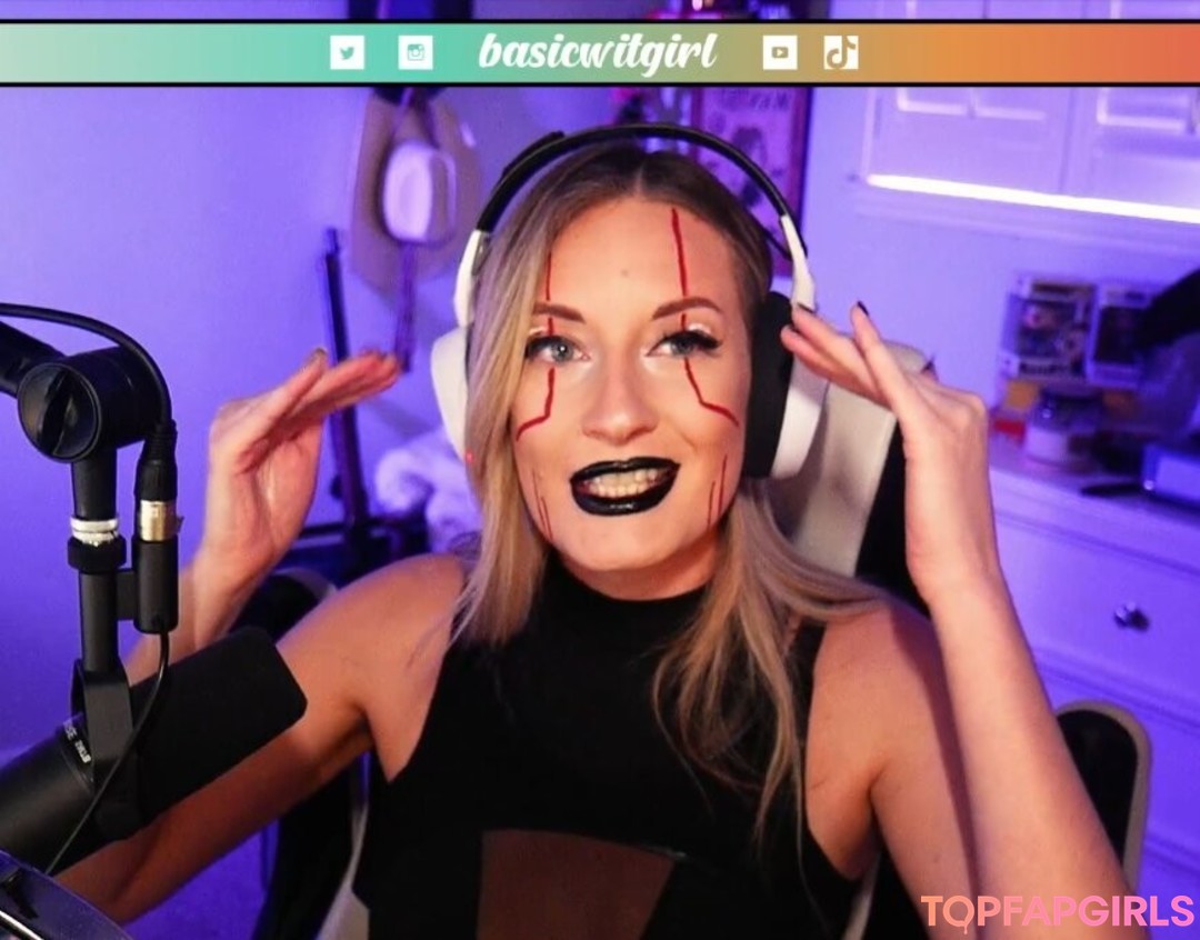 Foto desnuda filtrada de OnlyFans de Basicwitgirl #133 Foto desnuda filtrada de OnlyFans de Basicwitgirl #133