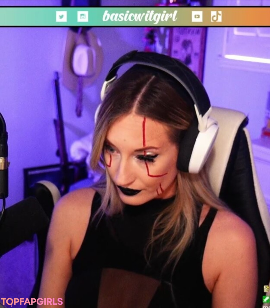 Foto desnuda filtrada de OnlyFans de Basicwitgirl #134 Foto desnuda filtrada de OnlyFans de Basicwitgirl #134