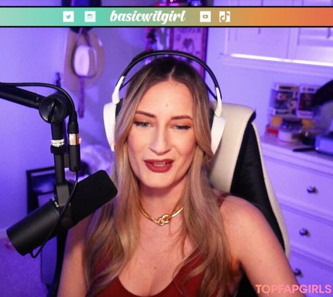 Foto desnuda filtrada de OnlyFans de Basicwitgirl #85 Foto desnuda filtrada de OnlyFans de Basicwitgirl #85