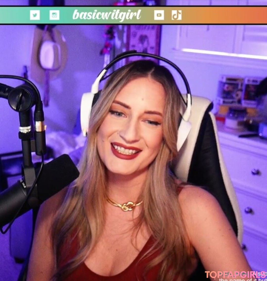 Foto desnuda filtrada de OnlyFans de Basicwitgirl #96 Foto desnuda filtrada de OnlyFans de Basicwitgirl #96