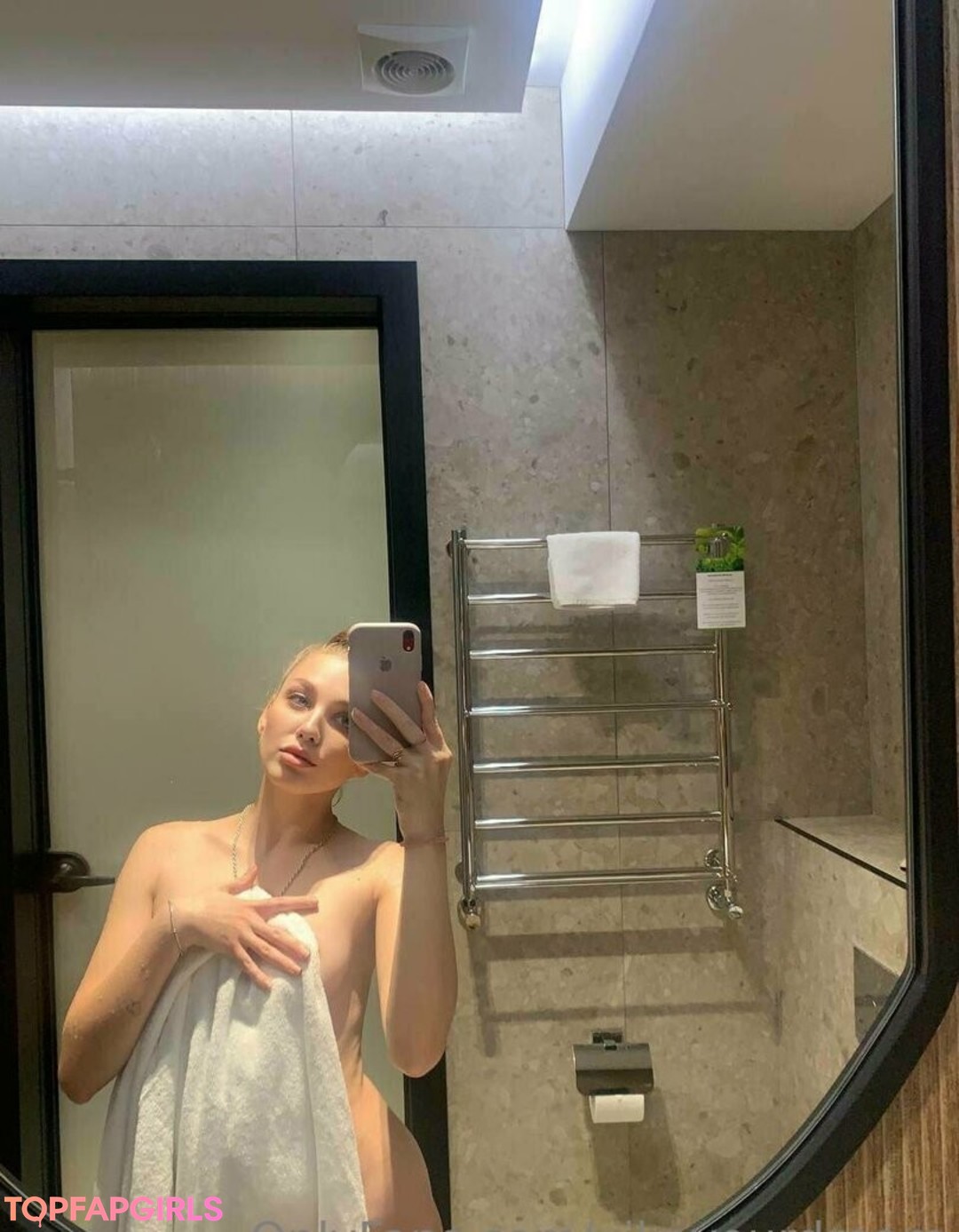 Foto desnuda filtrada de OnlyFans de Vikayourdream #19 Foto desnuda filtrada de OnlyFans de Vikayourdream #19