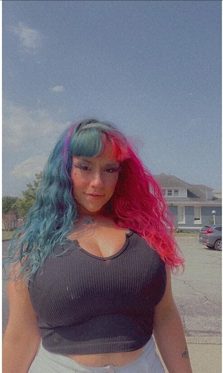 Harlee Queeni