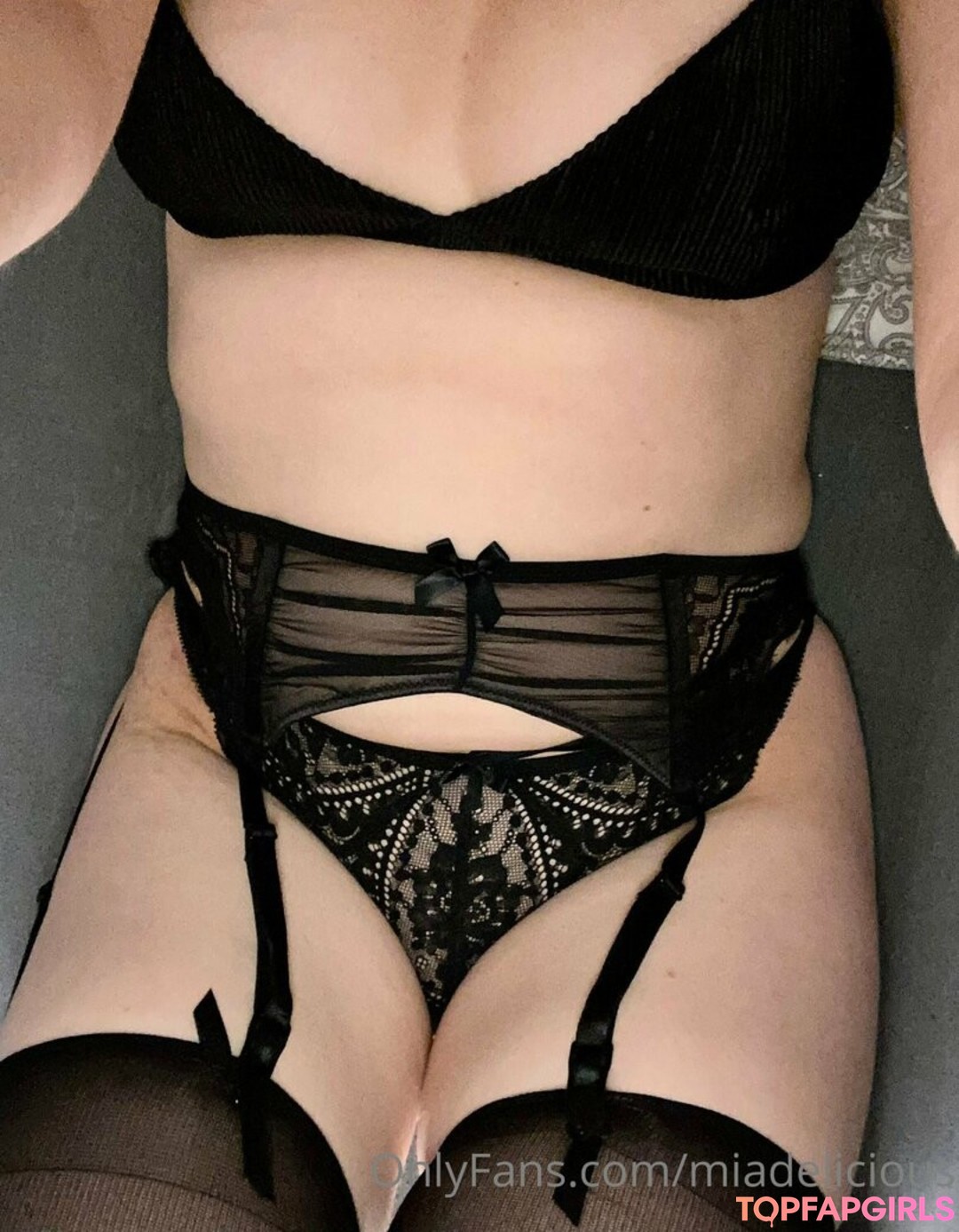 Foto desnuda filtrada de OnlyFans de Miadelicious #60 Foto desnuda filtrada de OnlyFans de Miadelicious #60