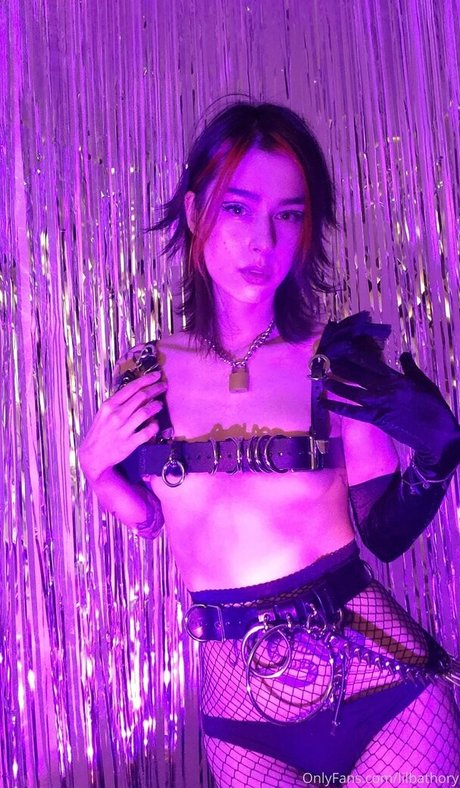Foto desnuda filtrada de OnlyFans de Lilbathory