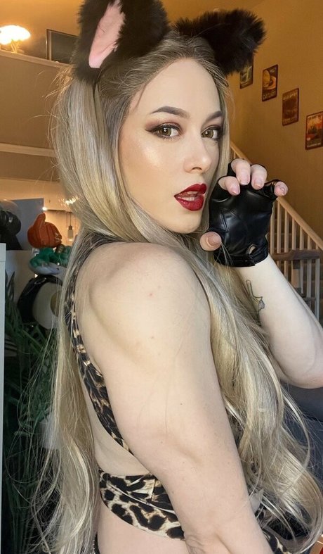 Claire Max