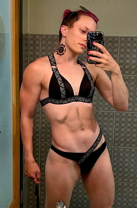 Claire Max