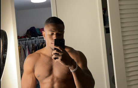 Foto desnuda filtrada de OnlyFans de Prettyskinboi