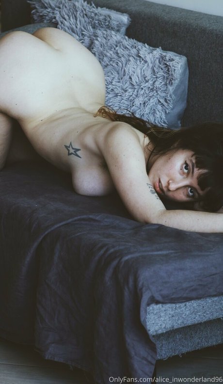 Aliceinwonderland96
