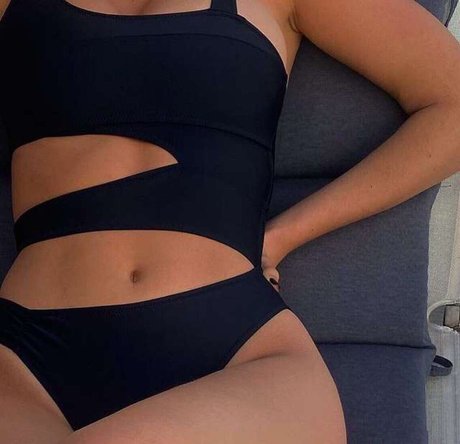 Foto desnuda filtrada de OnlyFans de Emmy Tifrit