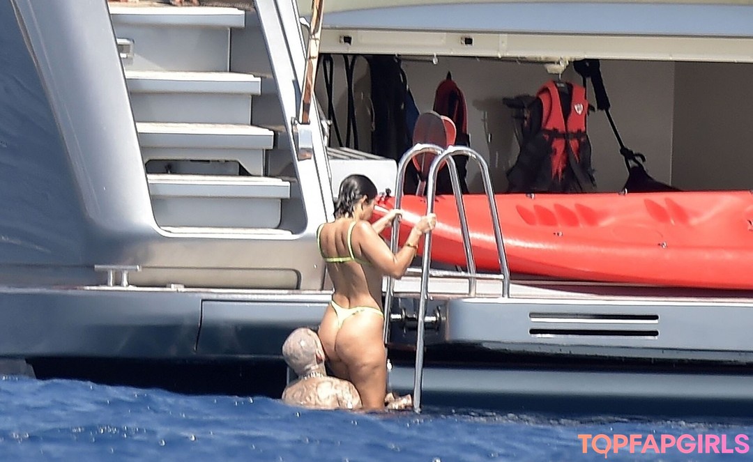 Foto desnuda filtrada de OnlyFans de Kourtney Kardashian #103 Foto desnuda filtrada de OnlyFans de Kourtney Kardashian #103