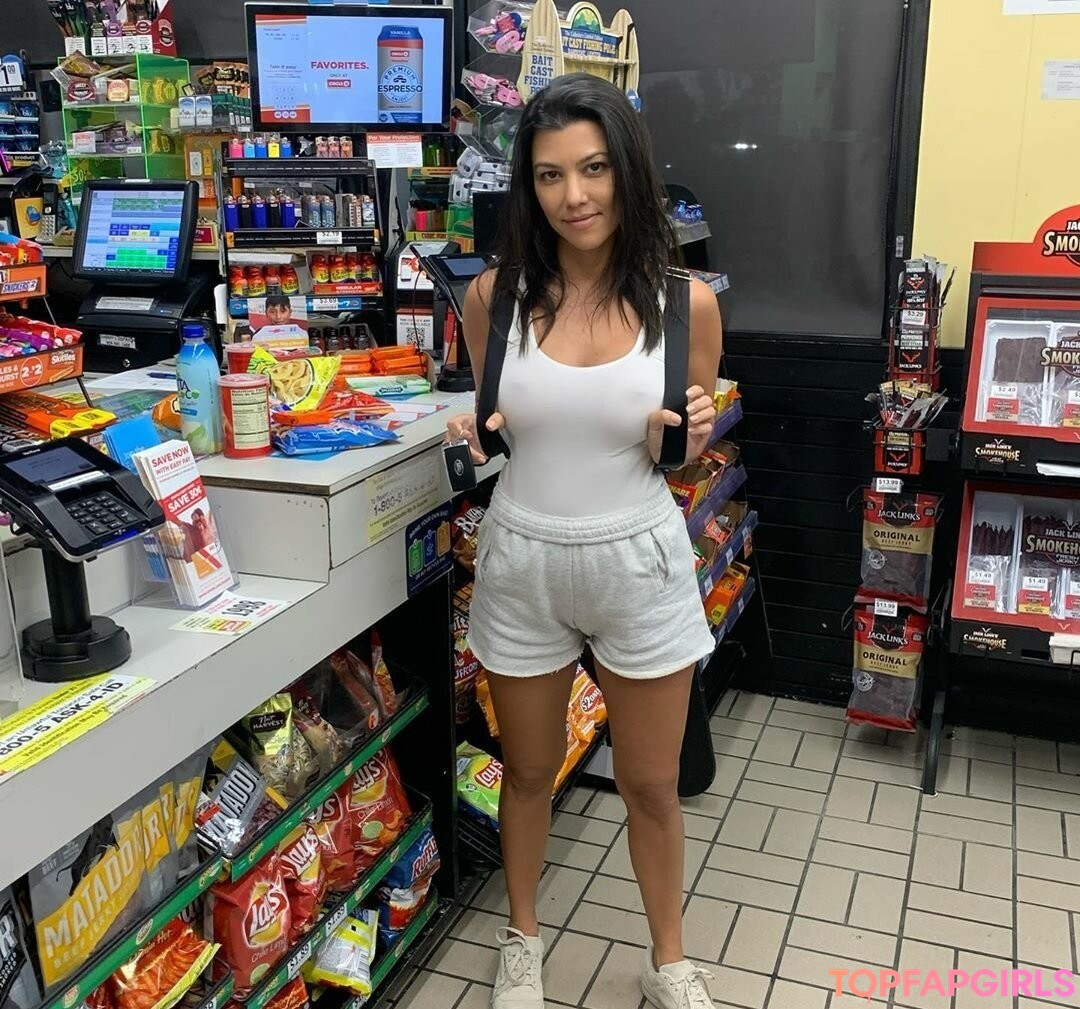 Foto desnuda filtrada de OnlyFans de Kourtney Kardashian #255 Foto desnuda filtrada de OnlyFans de Kourtney Kardashian #255