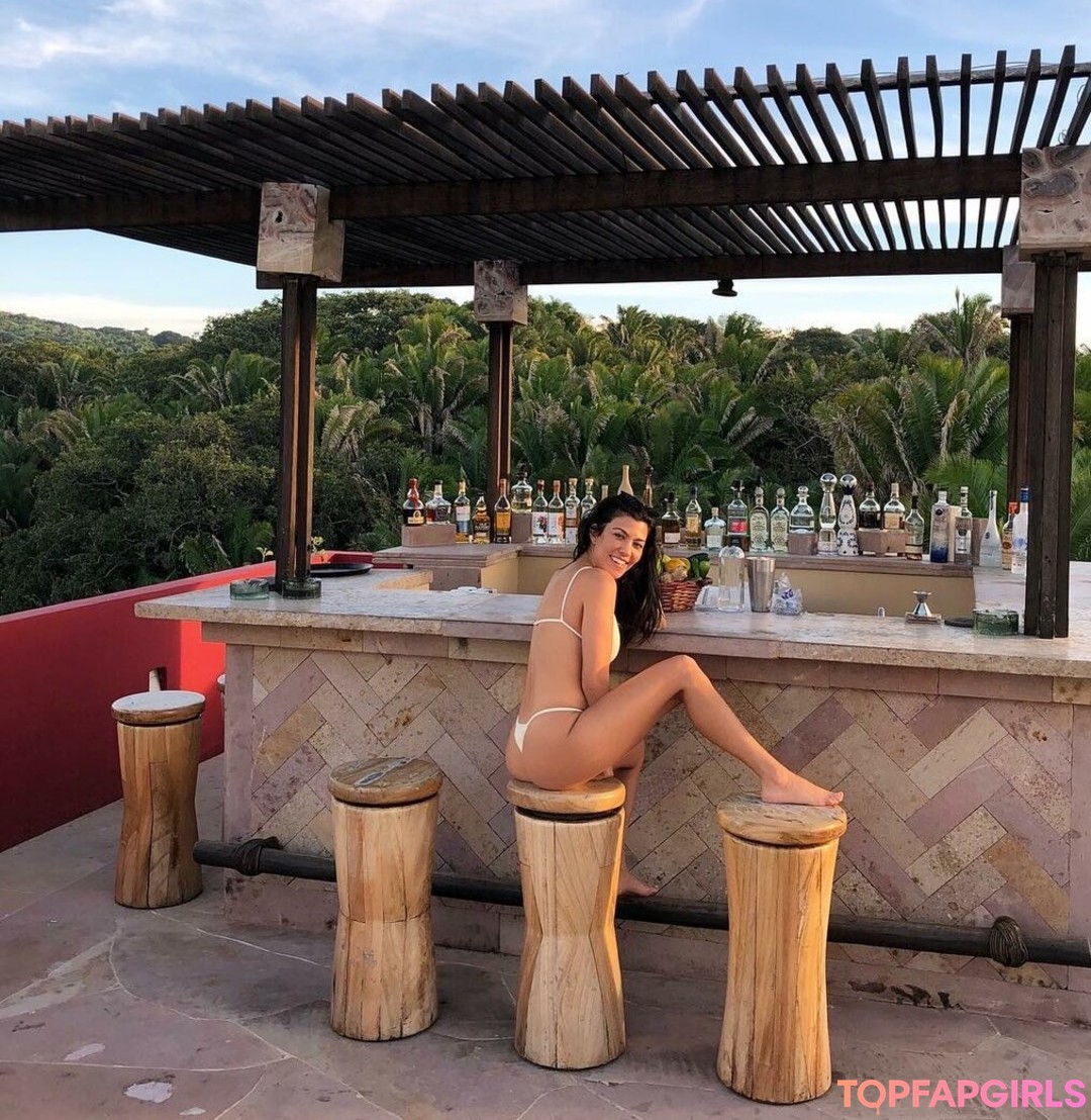 Foto desnuda filtrada de OnlyFans de Kourtney Kardashian #356 Foto desnuda filtrada de OnlyFans de Kourtney Kardashian #356