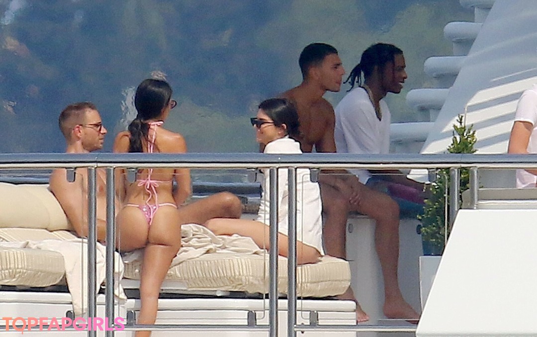 Foto desnuda filtrada de OnlyFans de Kourtney Kardashian #384 Foto desnuda filtrada de OnlyFans de Kourtney Kardashian #384