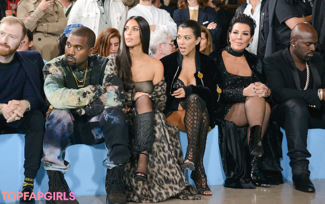 Foto desnuda filtrada de OnlyFans de Kourtney Kardashian #557 Foto desnuda filtrada de OnlyFans de Kourtney Kardashian #557