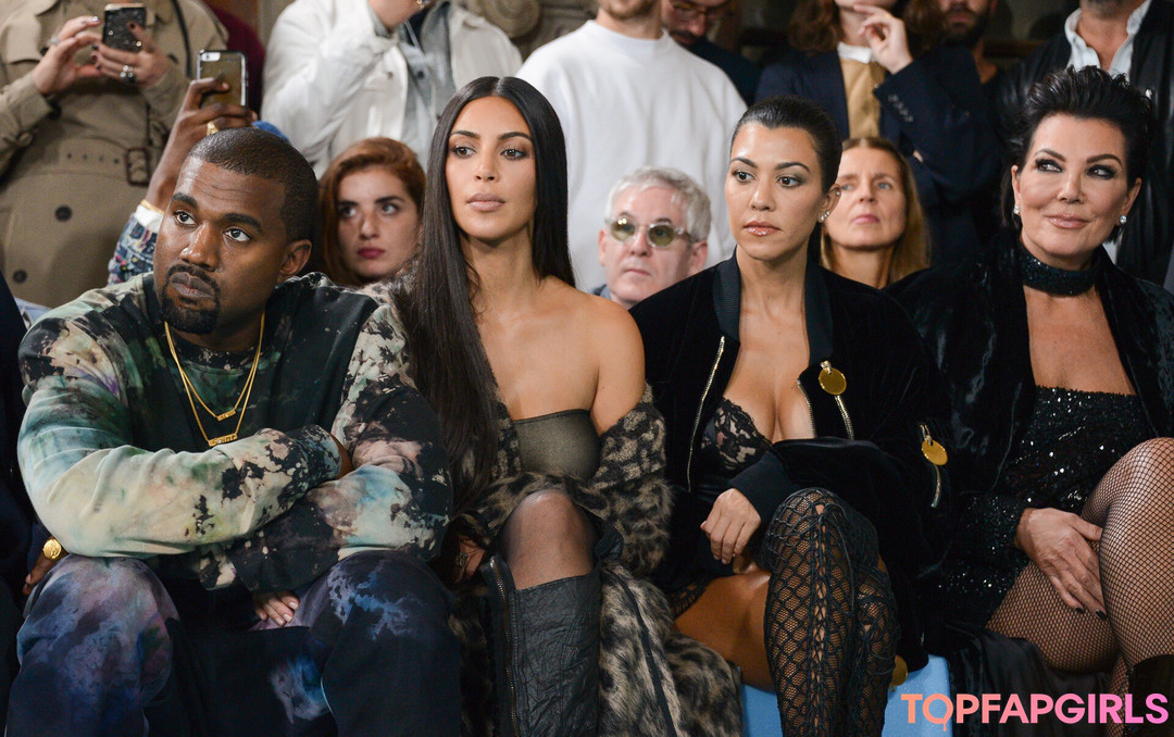 Foto desnuda filtrada de OnlyFans de Kourtney Kardashian #559 Foto desnuda filtrada de OnlyFans de Kourtney Kardashian #559