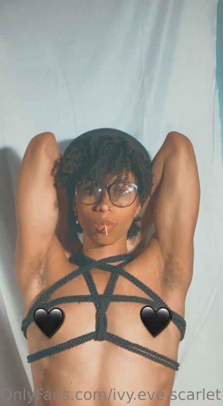 Ivyevescarlet