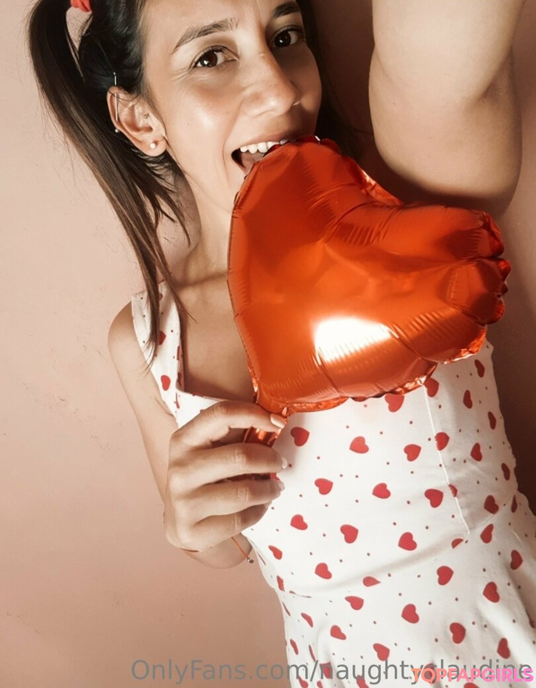 Foto desnuda filtrada de OnlyFans de Naughtyclaudine #50 Foto desnuda filtrada de OnlyFans de Naughtyclaudine #50