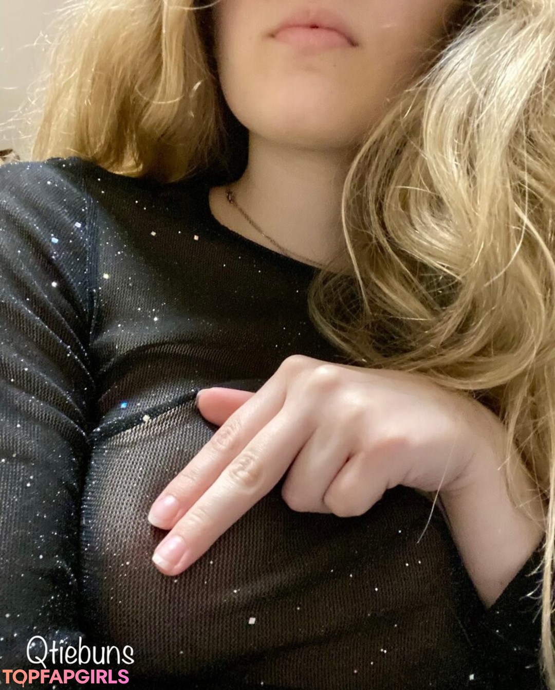 Foto desnuda filtrada de OnlyFans de Qtiebuns Asmr #12 Foto desnuda filtrada de OnlyFans de Qtiebuns Asmr #12