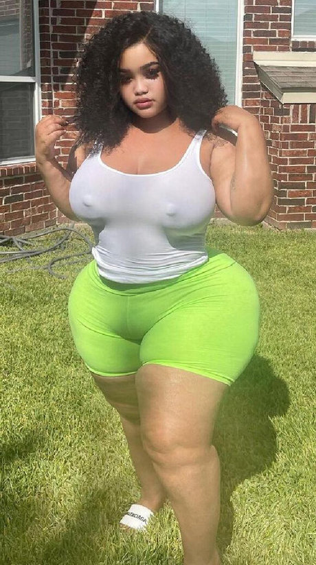 Foto desnuda filtrada de OnlyFans de Llindaa23