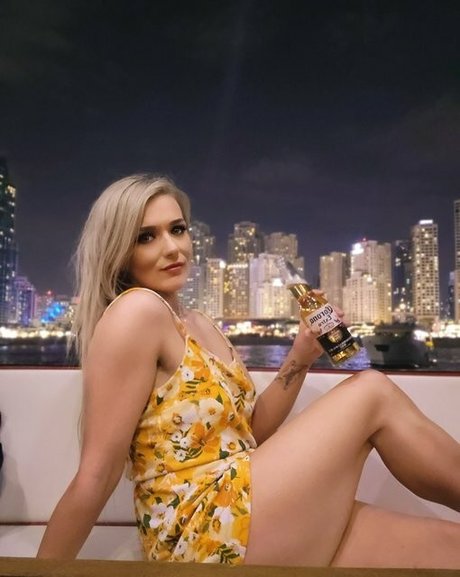 Foto desnuda filtrada de OnlyFans de Session Moth Martina