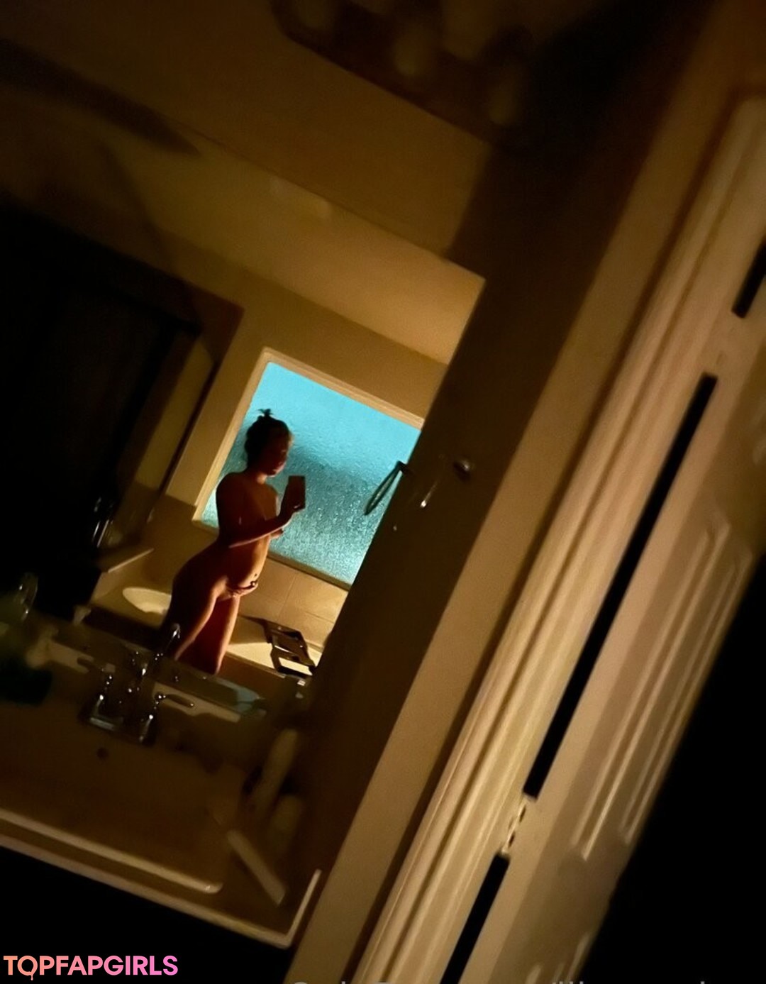 Foto desnuda filtrada de OnlyFans de Lilopeaches #31 Foto desnuda filtrada de OnlyFans de Lilopeaches #31