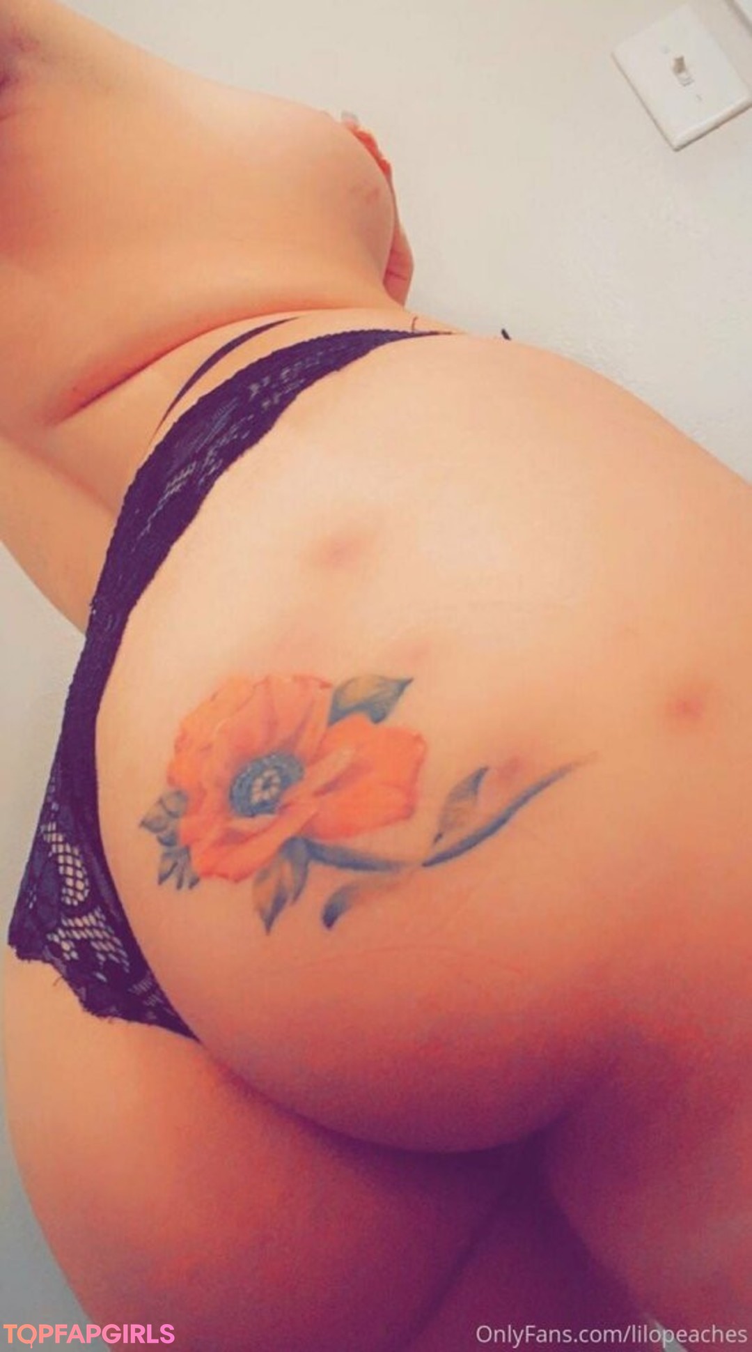 Foto desnuda filtrada de OnlyFans de Lilopeaches #4 Foto desnuda filtrada de OnlyFans de Lilopeaches #4