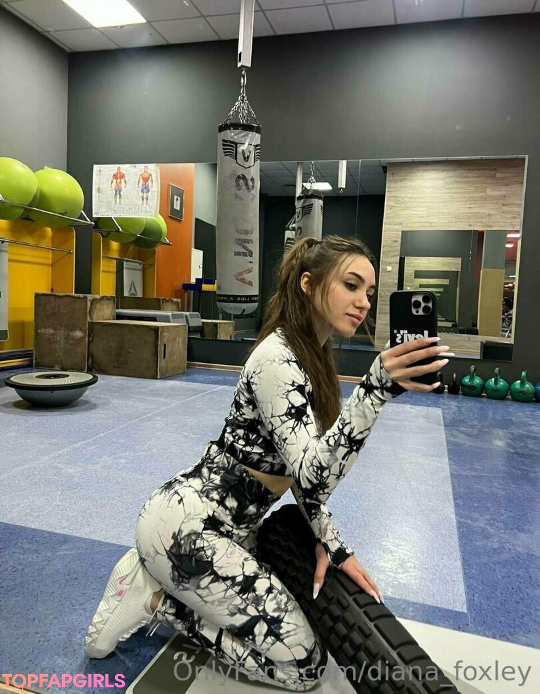 Foto desnuda filtrada de OnlyFans de Dianafoxley #12 Foto desnuda filtrada de OnlyFans de Dianafoxley #12