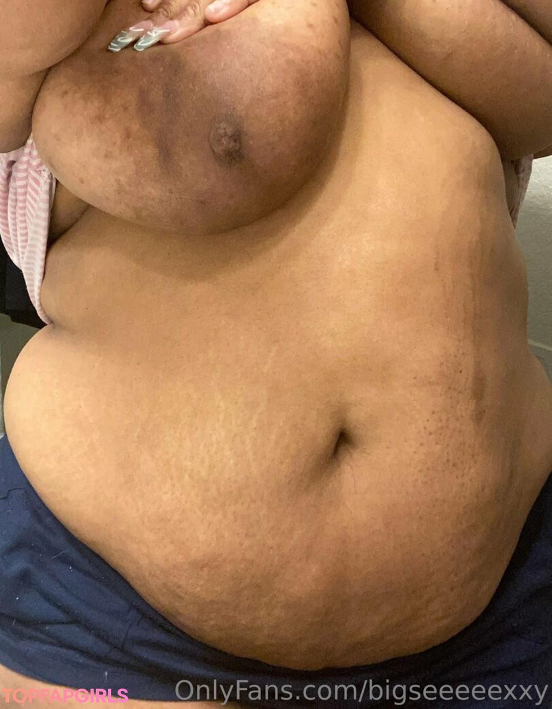 Foto desnuda filtrada de OnlyFans de Bigseeeeexxy #384 Foto desnuda filtrada de OnlyFans de Bigseeeeexxy #384