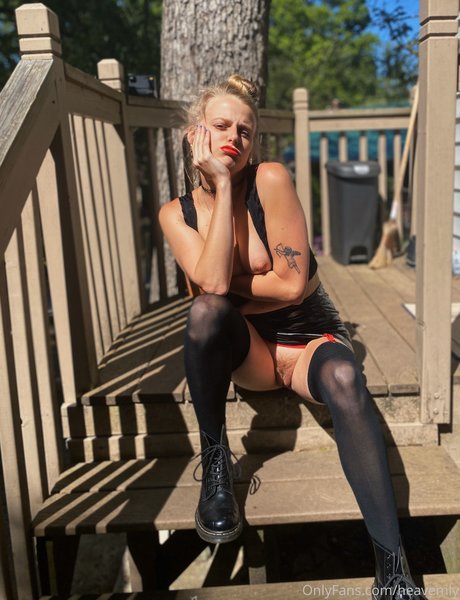 Foto desnuda filtrada de OnlyFans de Em Bird
