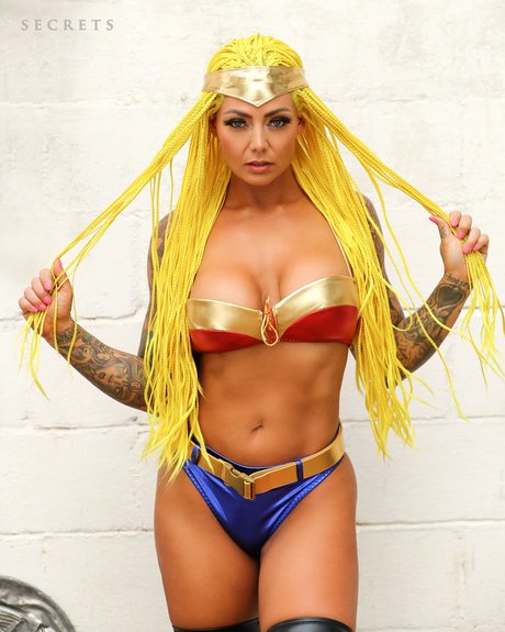 Miss Lindsay Q