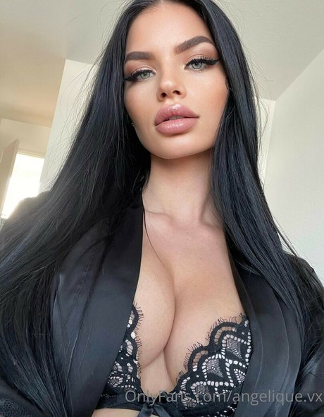 Foto desnuda filtrada de OnlyFans de Angelique