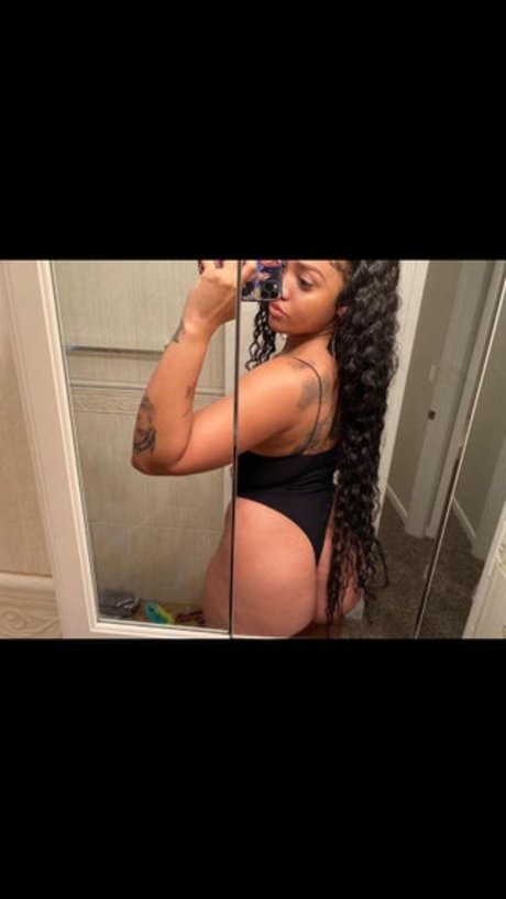Foto desnuda filtrada de OnlyFans de Essence