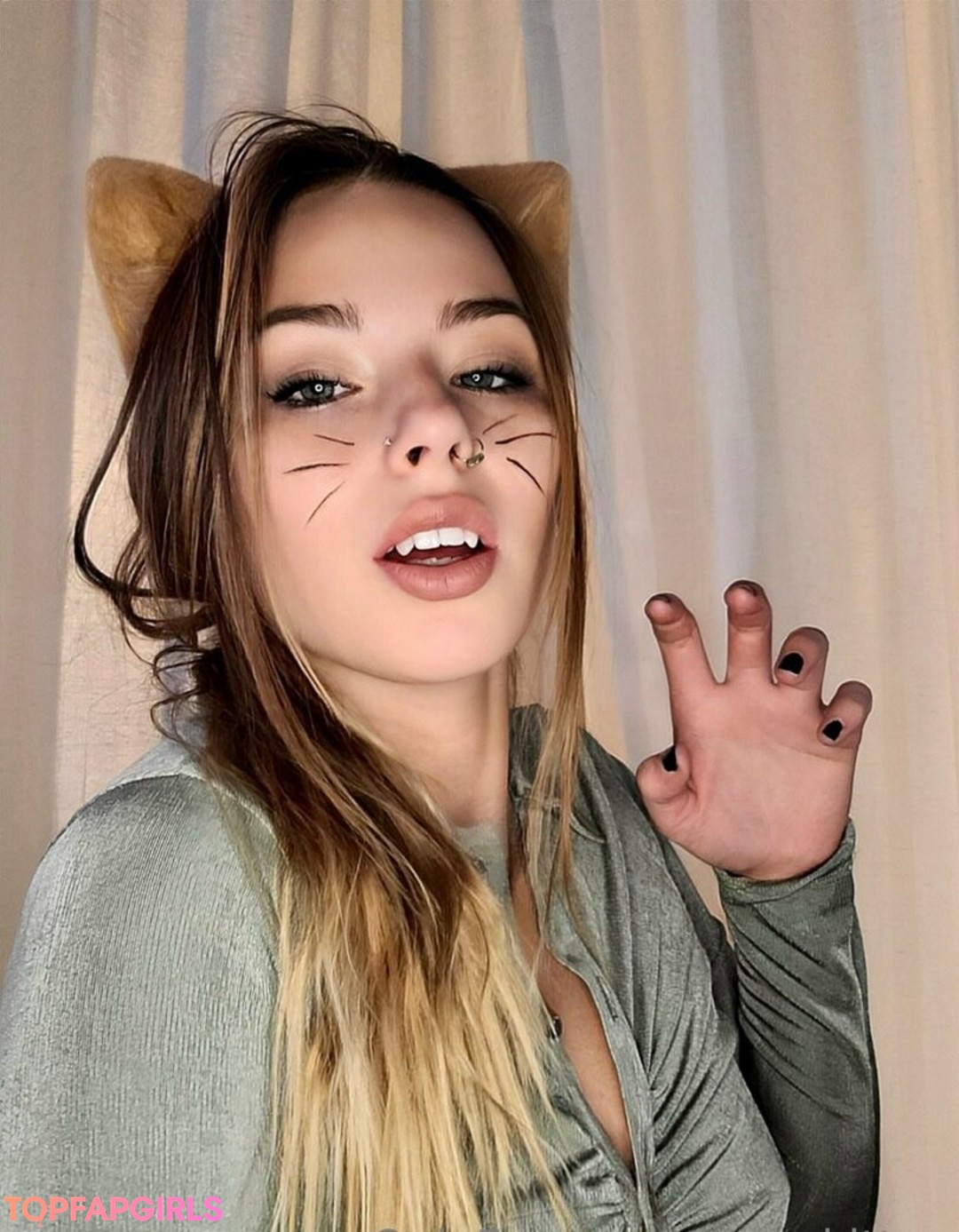 Foto desnuda filtrada de OnlyFans de Pyro Kitten #40 Foto desnuda filtrada de OnlyFans de Pyro Kitten #40