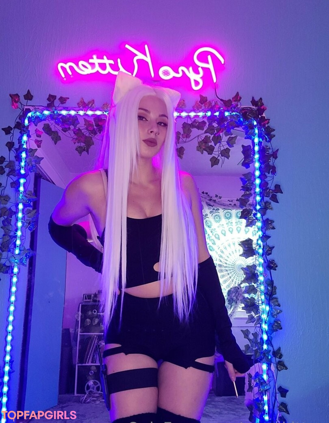 Foto desnuda filtrada de OnlyFans de Pyro Kitten #420 Foto desnuda filtrada de OnlyFans de Pyro Kitten #420