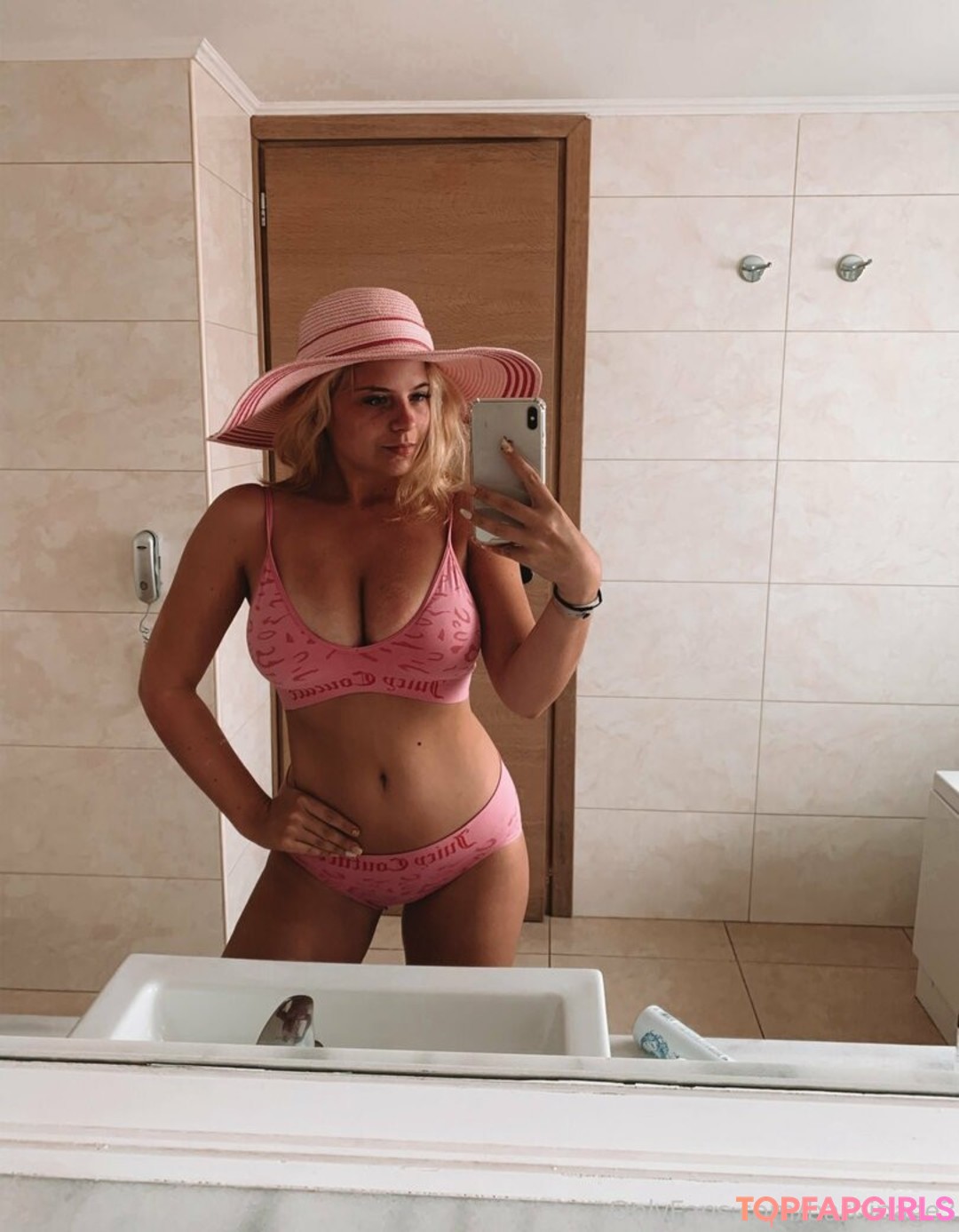 Foto desnuda filtrada de OnlyFans de Apollonia Llewellyn #42 Foto desnuda filtrada de OnlyFans de Apollonia Llewellyn #42