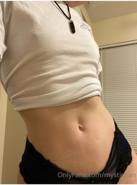 Foto desnuda filtrada de OnlyFans de Mystichan