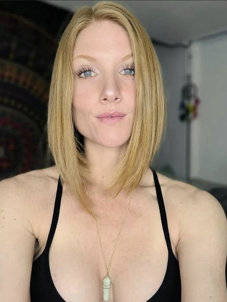Foto desnuda filtrada de OnlyFans de Akgingersnaps