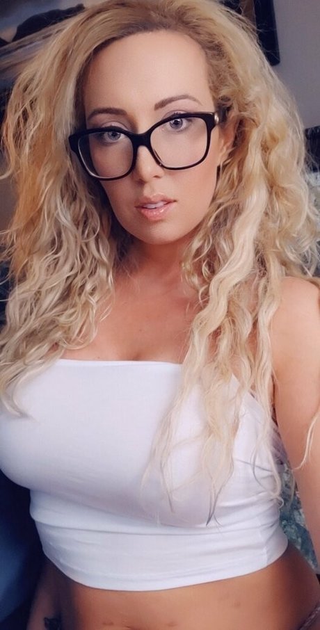@laycee