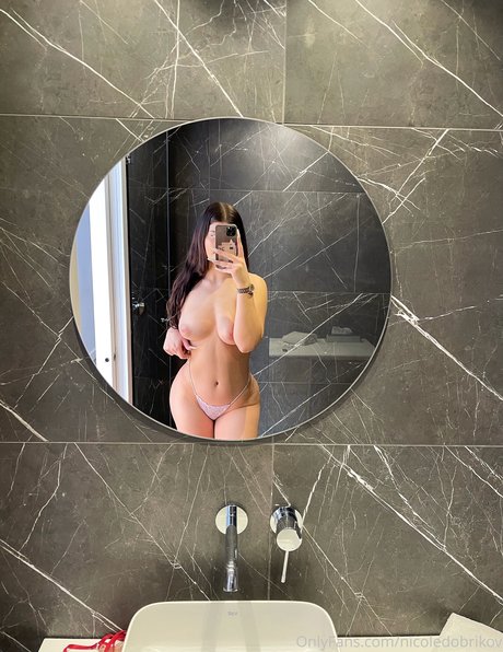 Nicole Dobrikov
