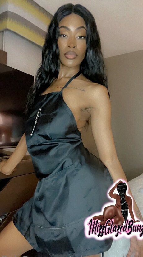 Foto desnuda filtrada de OnlyFans de Mizzglazedbunz